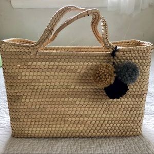 Medium size straw bag